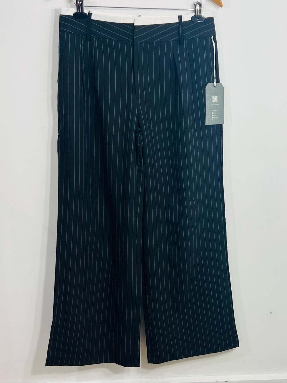 Cali 1850 Black Pinstripe Dress Pants Zip Closure Size 9 Wide Leg Busines Casual